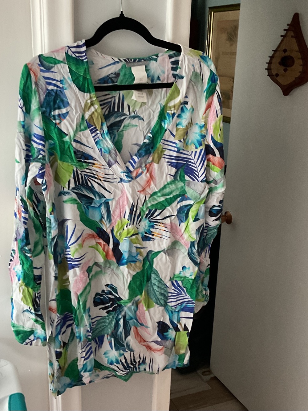 G009: La Blanca White V-Neck Tropical Leaf Tunic